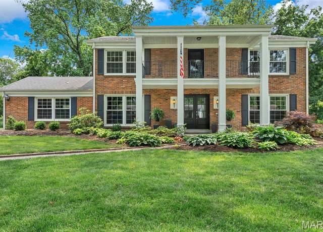 Property at 38 Ridge Point Dr, Chesterfield, MO 63017, 5 beds, 3.5 baths