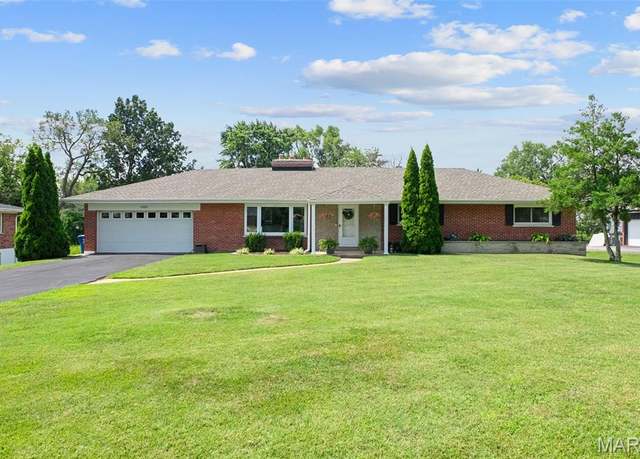 Property at 10762 Leebur Dr, St Louis, MO 63128, 3 beds, 3 baths