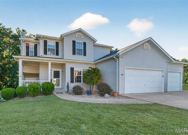 Property at 370 Creekwood Blvd, Troy, MO 63379, 4 beds, 3.5 baths