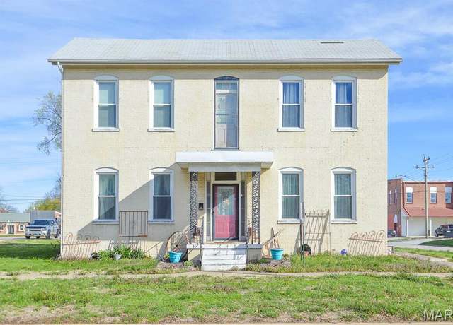 Property at 1011 Franklin St, Carlyle, IL 62231, 4 beds, 2 baths