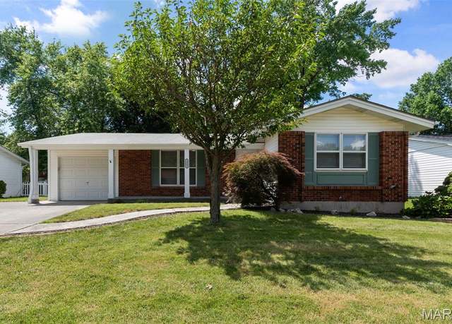 Property at 2361 Wesbriar Ct, Maryland Heights, MO 63043, 3 beds, 2.5 baths