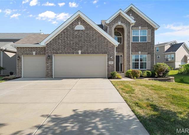 Property at 12405 Bur Oak Dr, St Louis, MO 63146, 4 beds, 2.5 baths