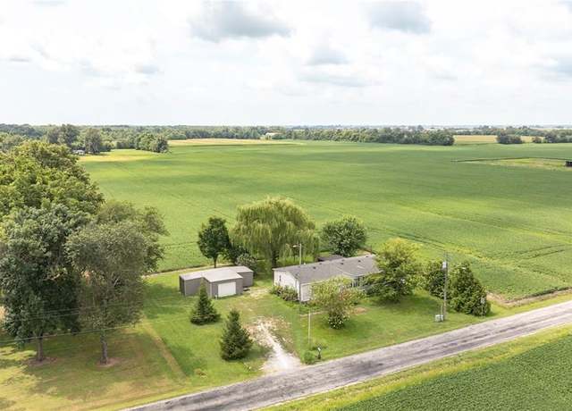 Property at 200 Spangle Rd W, Staunton, IL 62088, 3 beds, 2 baths