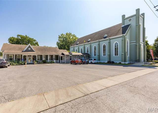Property at 531 S West St, Carlinville, IL 62626, 3 beds, 3.5 baths
