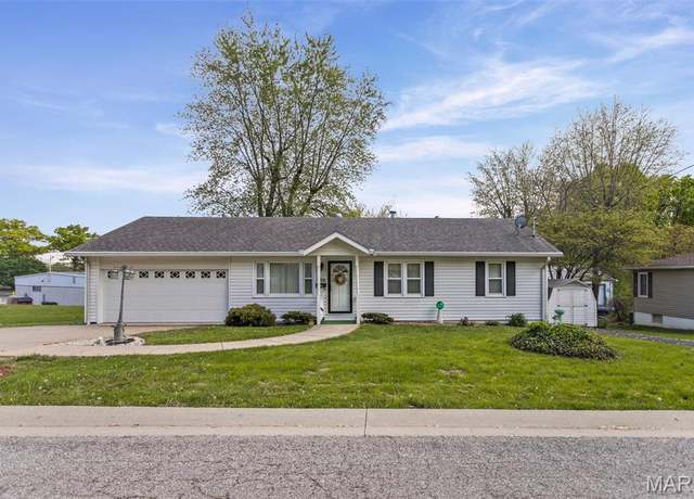 Property at 2305 Morning Star Dr, Alton, IL 62002, 3 beds, 2 baths