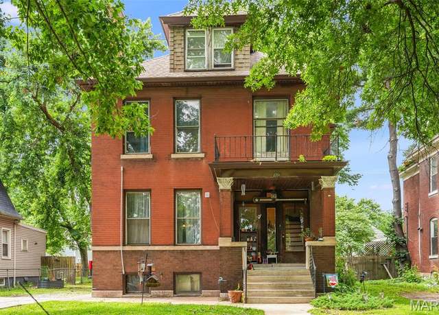 Property at 2251 Edison Ave, Granite City, IL 62040, 6 beds, 2.5 baths