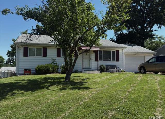 Property at 117 E Donaldson Dr, Oakville, MO 63129, 3 beds, 1.5 baths