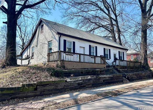 Property at 517 Mascoutah Ave, Belleville, IL 62220, 4 beds, 2 baths