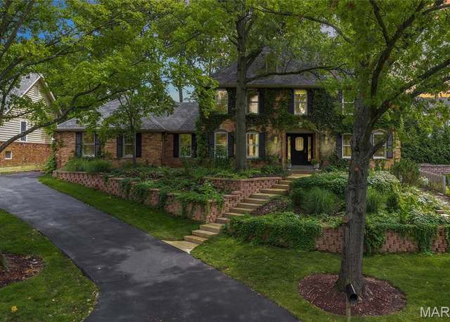 Property at 14260 Cedar Springs Dr, Town And Country, MO 63017, 4 beds, 3.5 baths