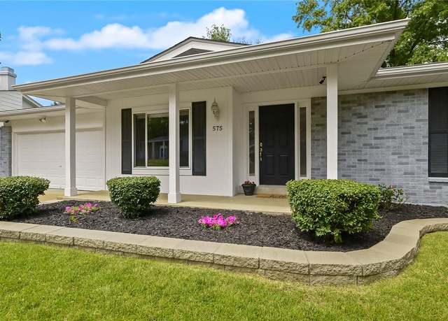 Property at 575 Goldwood Dr, Ballwin, MO 63021, 3 beds, 2.5 baths
