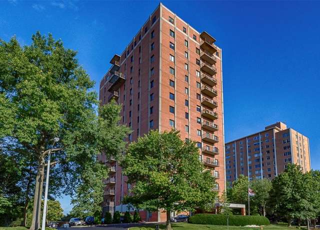 Property at 816 S Hanley Rd Unit 8C, St Louis, MO 63105, 2 beds, 2 baths