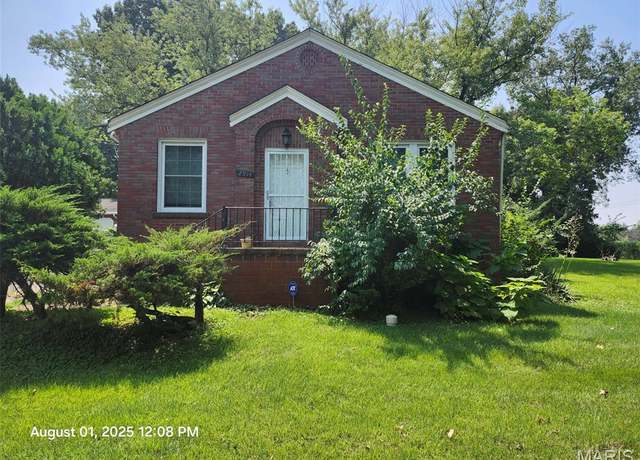 Property at 2914 Glade Ave, Jennings, MO 63136, 2 beds, 2 baths