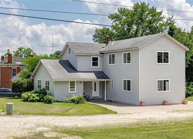 Property at 109 N 4th St, Clarksville, MO 63336, 3 beds, 2 baths