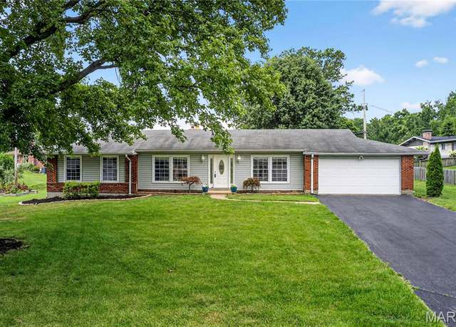 Property at 5 Cypress Point Ct, Chesterfield, MO 63017, 3 beds, 3 baths
