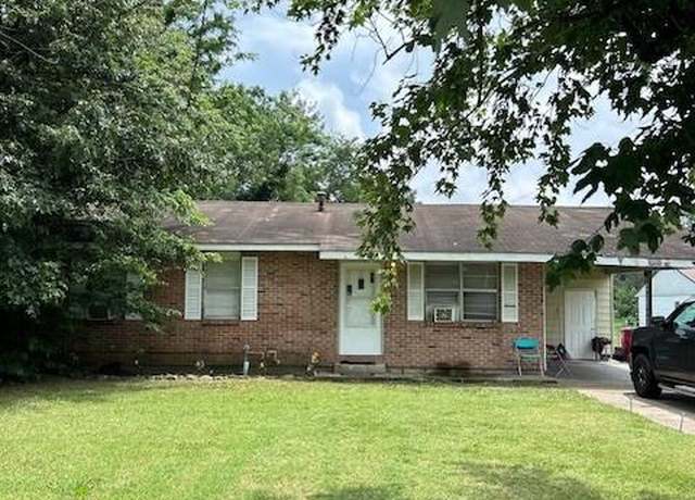Property at 1205 W Murray Ln, Sikeston, MO 63801, 3 beds, 2 baths
