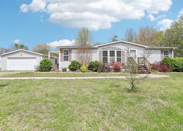 Property at 21839 Dove Ln, Carlyle, IL 62231, 3 beds, 2 baths