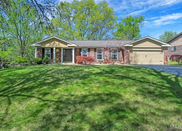 Property at 1513 Royal Crest Ct, Chesterfield, MO 63017, 3 beds, 2.5 baths
