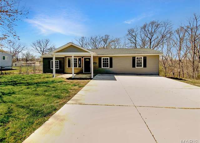 Property at 5629 Center Dr, Imperial, MO 63052, 3 beds, 2 baths