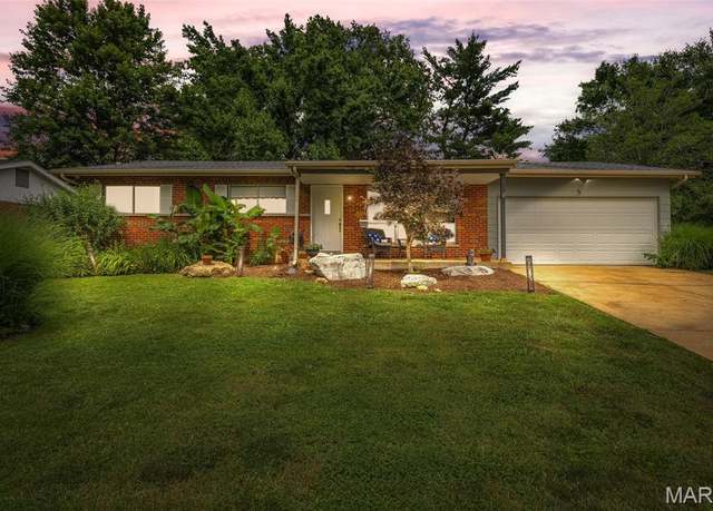 Property at 5 Heathwood Ln, Fenton, MO 63026, 3 beds, 2 baths