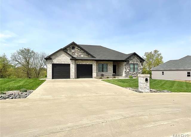 Property at 633 Jonathan Rd, Hannibal, MO 63401, 4 beds, 3 baths