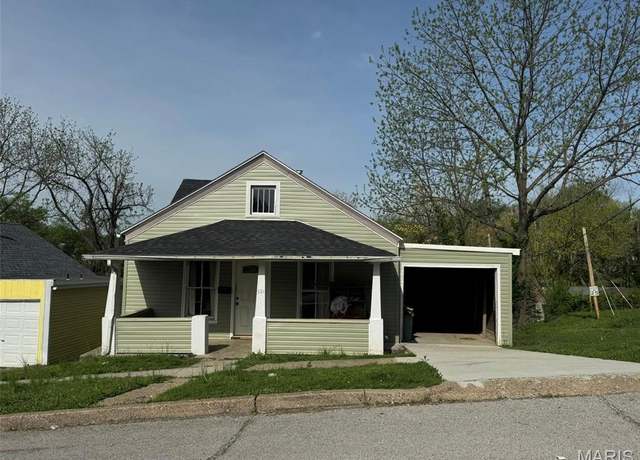 Property at 921 Georgia St, Hannibal, MO 63401, 2 beds, 1 bath