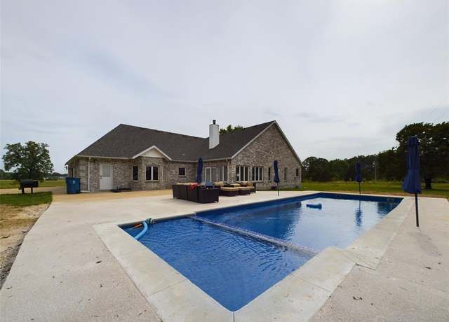 Property at 22921 Highway 32, Lebanon, MO 65536, 4 beds, 2.5 baths