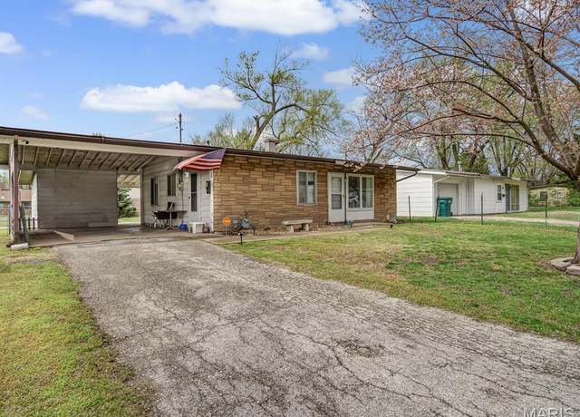Property at 1120 Saint Michael Dr, East St Louis, IL 62206, 3 beds, 1 bath
