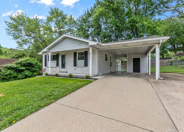 Property at 613 N Mount Auburn Rd, Cape Girardeau, MO 63701, 3 beds, 2 baths