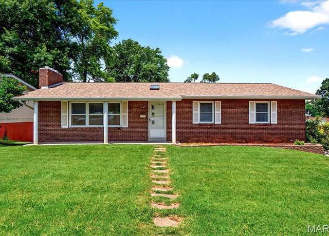 Property at 801 Locust St, Festus, MO 63028, 3 beds, 2.5 baths