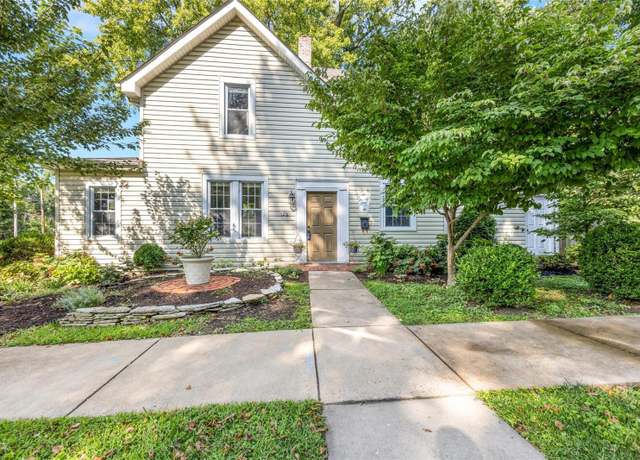 Property at 129 Darst Rd, St Louis, MO 63135, 3 beds, 1.5 baths
