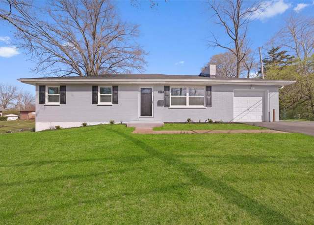 Property at 117 Woodstock Rd, St Louis, MO 63135, 3 beds, 1.5 baths