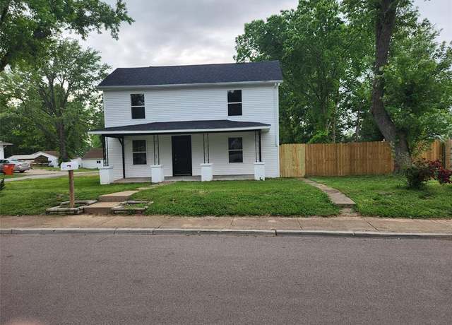 Property at 401 Forster St, Farmington, MO 63640, 4 beds, 2.5 baths