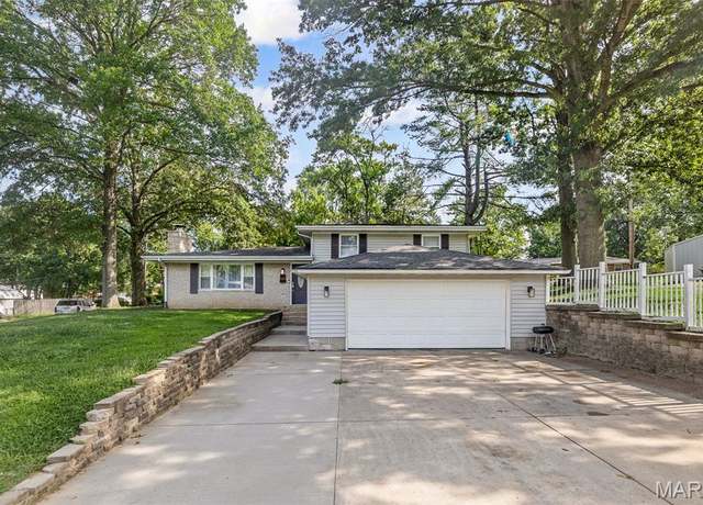 Property at 44 Aaron Dr, Belleville, IL 62220, 4 beds, 1 bath