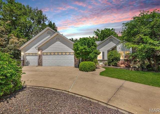 Property at 9 Fawn Valley Cir, St Peters, MO 63376, 4 beds, 3 baths