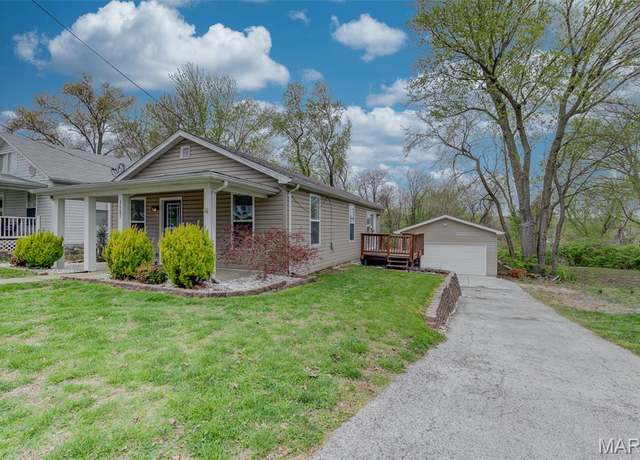 Property at 1121 Hall St, St Charles, MO 63301, 3 beds, 1 bath