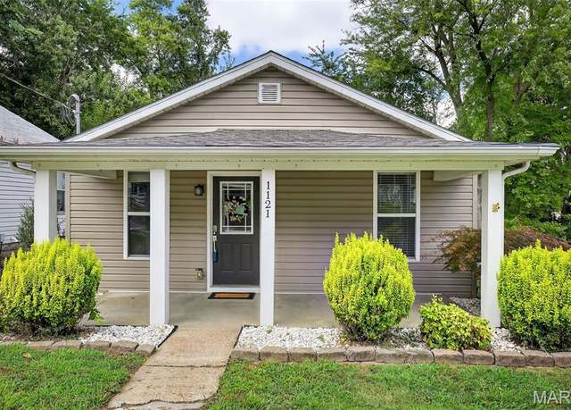Property at 1121 Hall St, St Charles, MO 63301, 3 beds, 1 bath