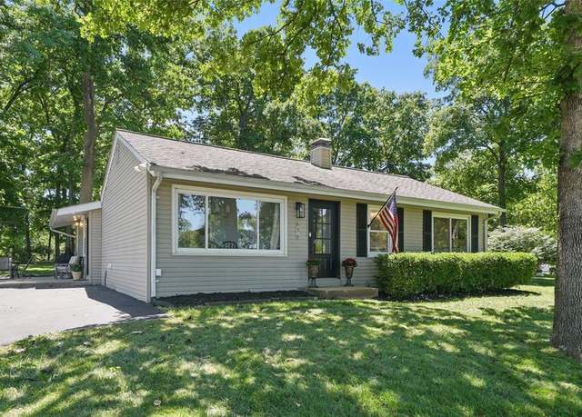 Property at 636 Parker Dr, Ballwin, MO 63021, 3 beds, 2 baths
