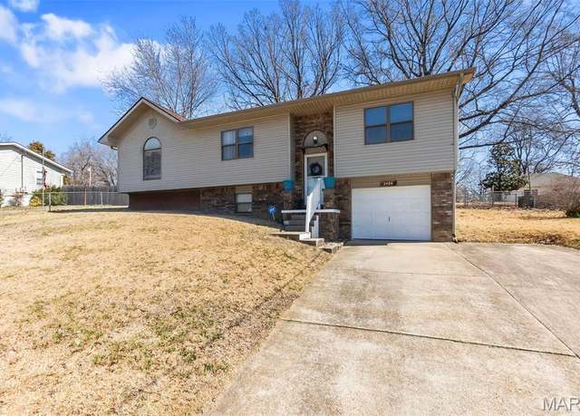 Property at 2400 National Ave, Poplar Bluff, MO 63901, 4 beds, 1.5 baths