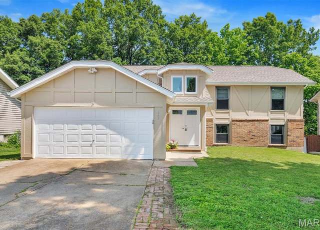 Property at 363 Windyoak Dr, Ballwin, MO 63021, 4 beds, 3 baths