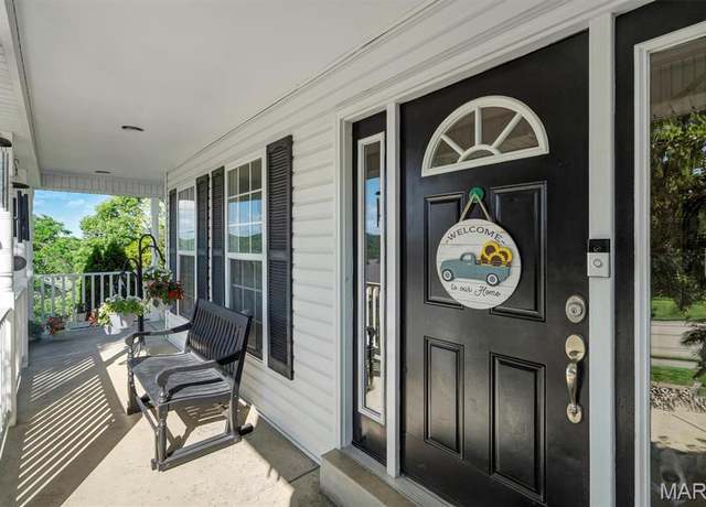 Property at 6088 Brookview Heights Dr, Imperial, MO 63052, 4 beds, 3.5 baths