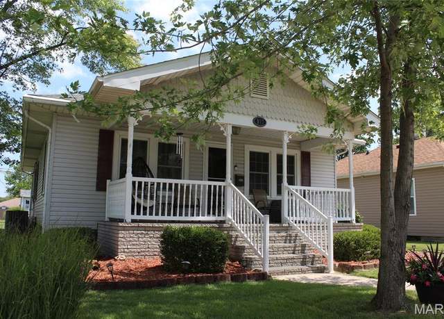 Property at 977 Whitelaw Ave, Wood River, IL 62095, 3 beds, 1 bath