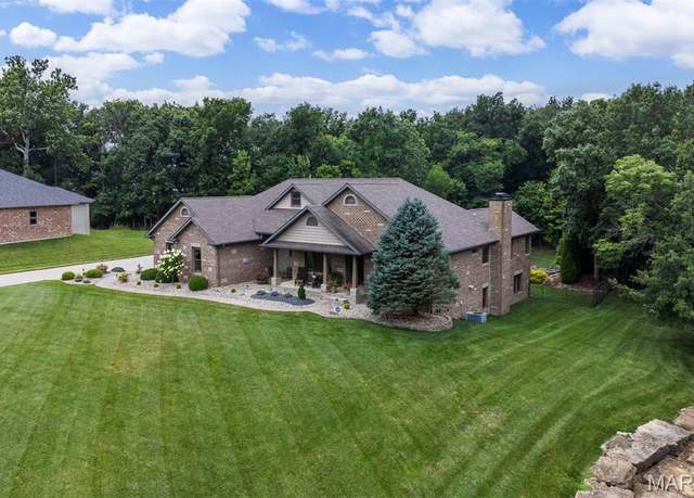 Property at 80 Liberty Ln, Highland, IL 62249, 5 beds, 4.5 baths