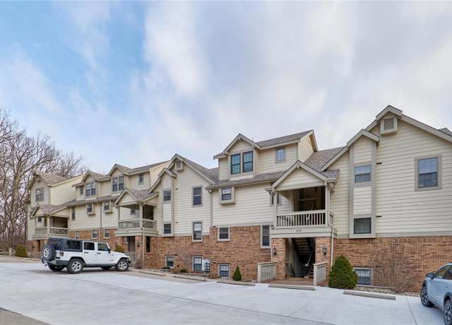 Property at 2304 Yellowstone Park Ct Unit E, Maryland Heights, MO 63043, 3 beds, 2 baths