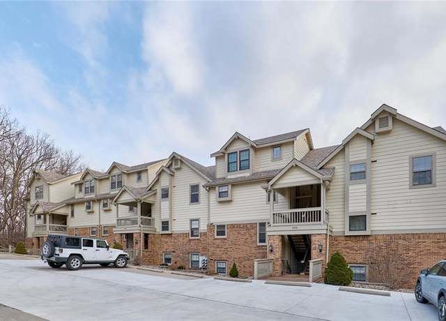 Property at 2304 Yellowstone Park Ct Unit E, Maryland Heights, MO 63043, 3 beds, 2 baths