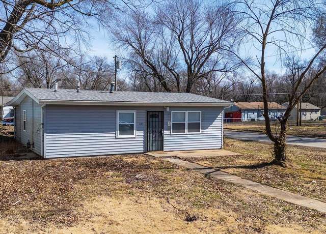 Property at 1135 Saint Stephens Dr, Cahokia, IL 62206, 3 beds, 2 baths