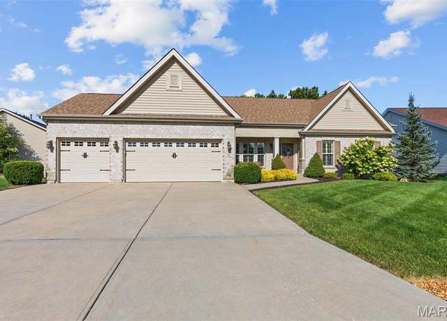 Property at 212 Kingfield Dr, Lake St Louis, MO 63367, 3 beds, 3 baths