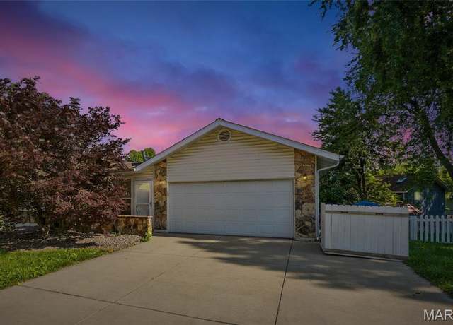 Property at 737 Woodbriar Ln, St Charles, MO 63303, 5 beds, 3 baths