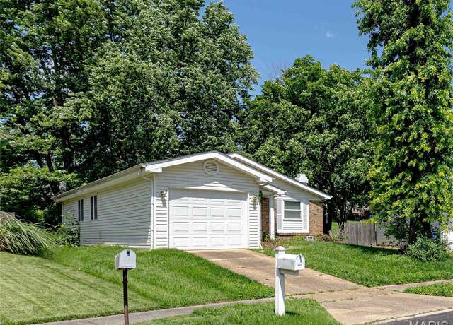 Property at 2675 Lindsay Ln, Florissant, MO 63031, 3 beds, 2 baths