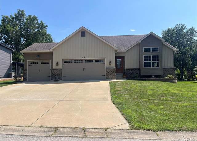 Property at 28 Champagne Dr, Lake St Louis, MO 63367, 3 beds, 2.5 baths