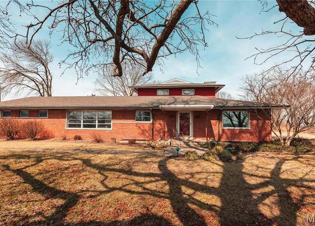 Property at 101 Brownsmill, Elsberry, MO 63343, 4 beds, 3.5 baths